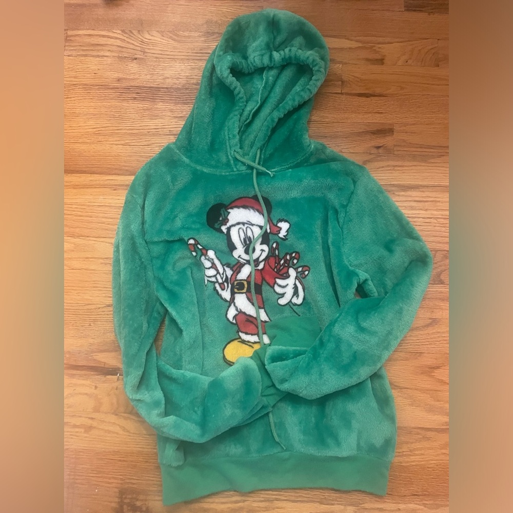 Mickey Christmas sweatshirt
